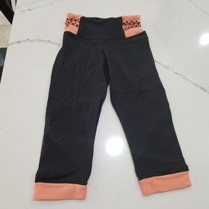 Equilibrium Activewear Black and Peach Capri Leggings.  Size XS
